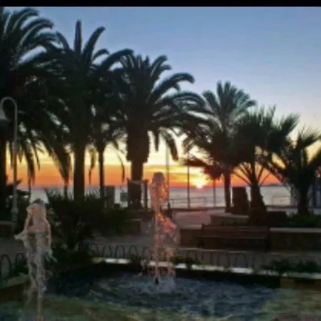 Seaside Romantic *